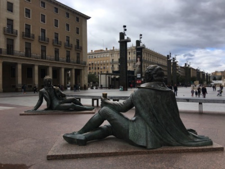 016 two men looking at each other Zaragoza
